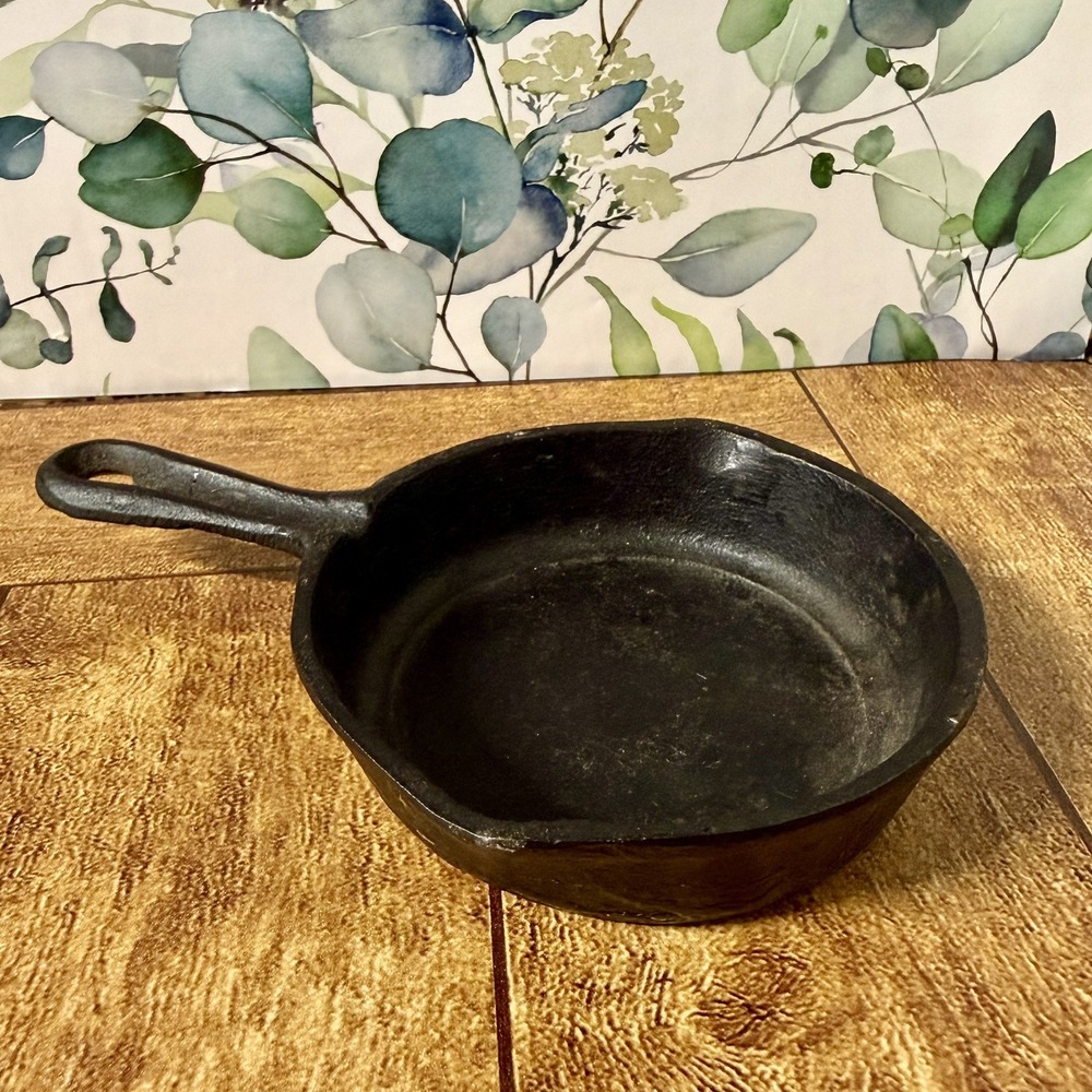 Mini 4" Cast Iron Pan